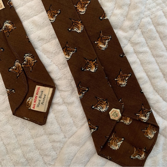 Vintage Brown Wool Animal Print Made in England Tie - Picture 2 of 14